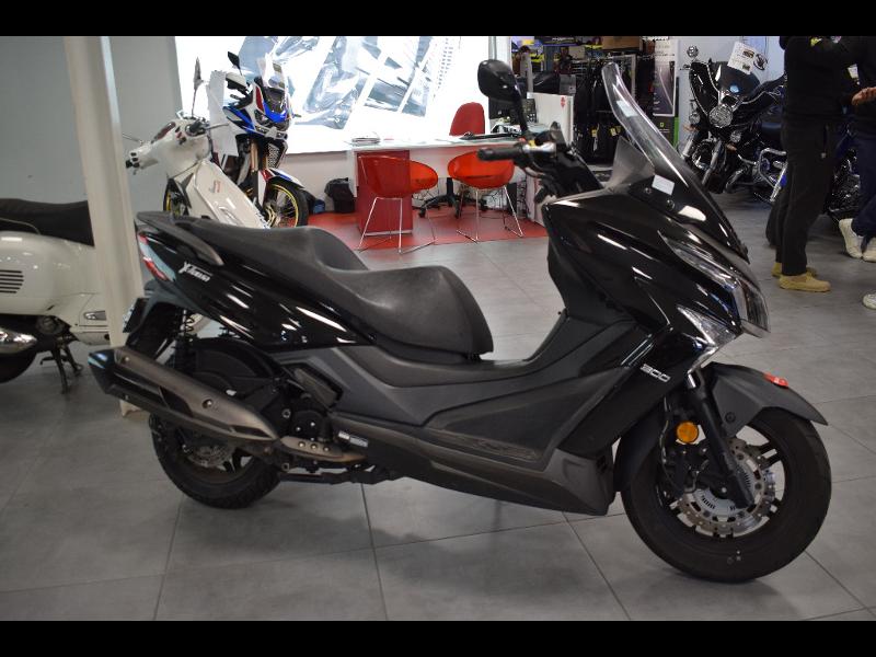 moto X.Town 300 ABS